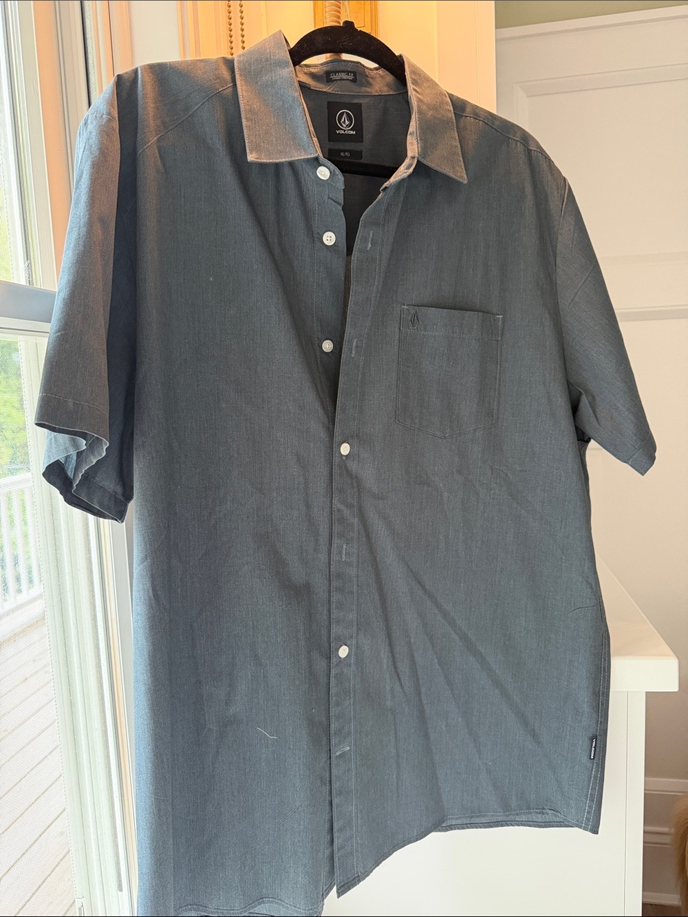 Volcom Classic Fit Button Down Shirt in Gray Size XL Like New
